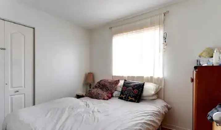 2 Level Condo Ville Emard 2 BR Modern Renovated Near Monk Metro
