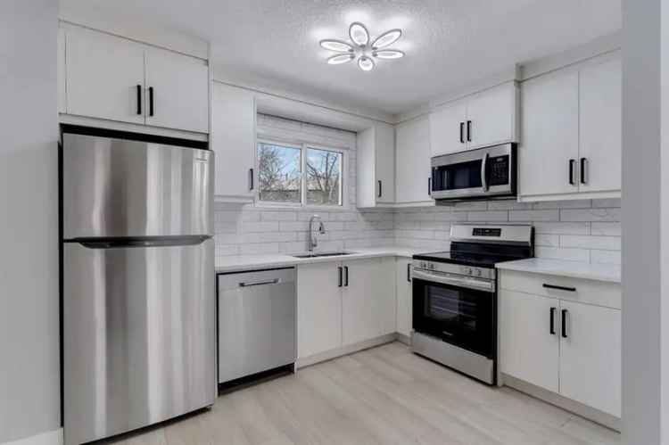 House For Sale in Calgary, Alberta