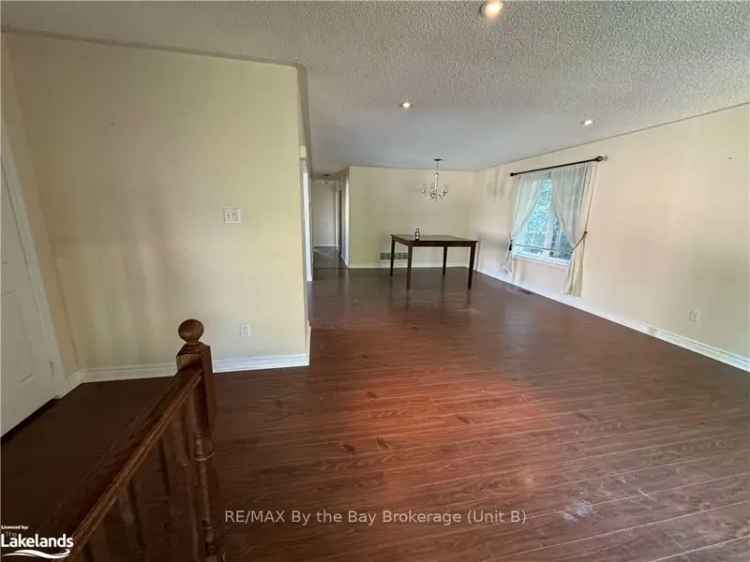 House For Sale in Wasaga Beach, Ontario