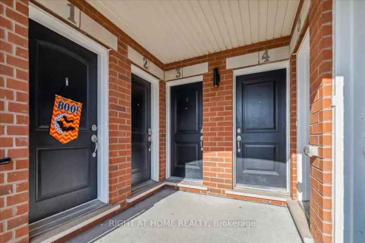 Townhouse For Sale in Oakville, Ontario