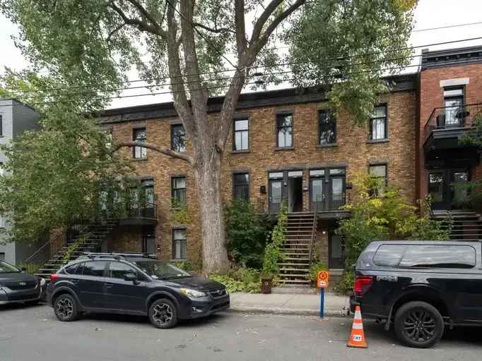 Rent Cozy Apartment in Plateau-Mont-Royal Montreal with Modern Comfort