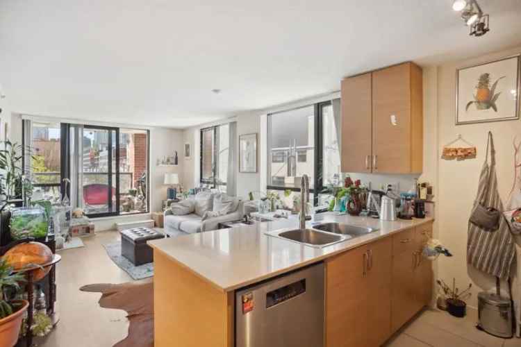 Condo For Sale in Vancouver, British Columbia