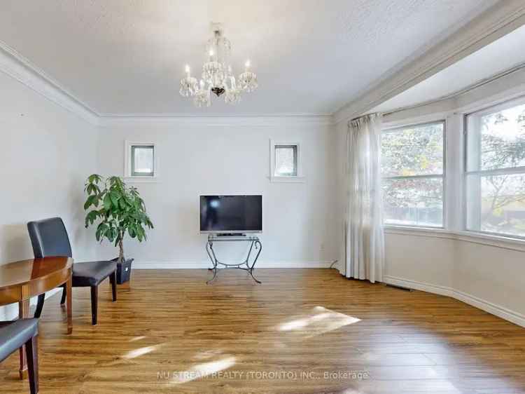 House For Sale in Mississauga, Ontario