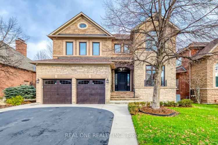 5 Bedroom Home Ravine View Finished Walkout Basement Gourmet Kitchen