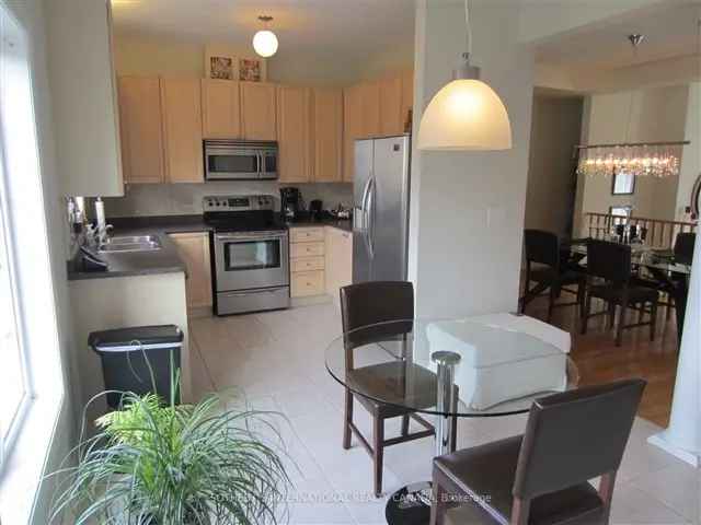 Beautiful 2-Storey Freehold Townhouse in Churchill Meadows