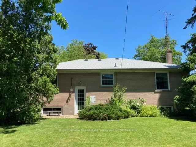 Family Home Huge Lot Western Exposure Backyard Prime Location