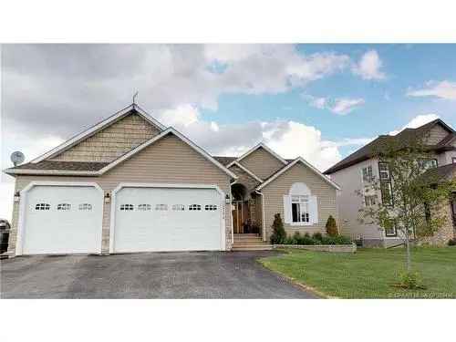 House For Sale in Westlake Village Grande Prairie