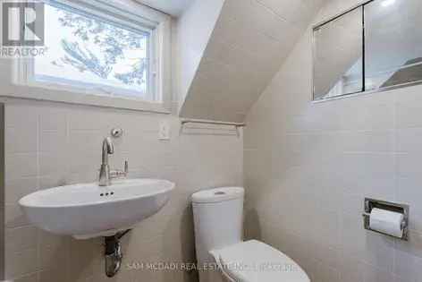 3 Bedroom 3 Washroom Lakeview Home in Mississauga Cranberry Cove