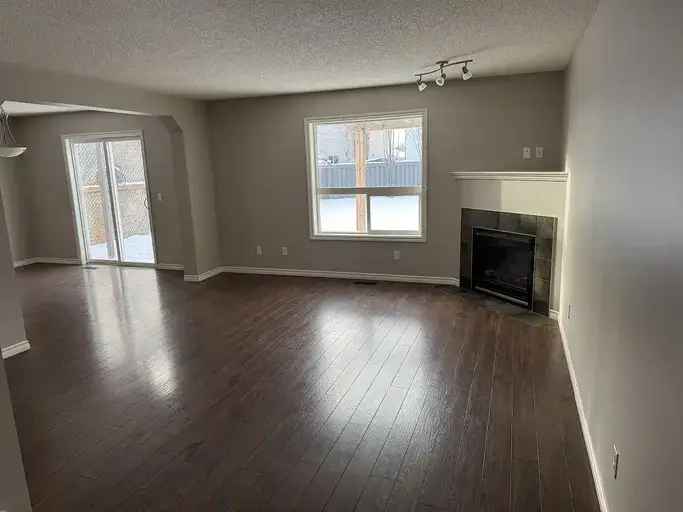 Buy 4 Bedroom House in Edmonton with Air Conditioning and Deck Features