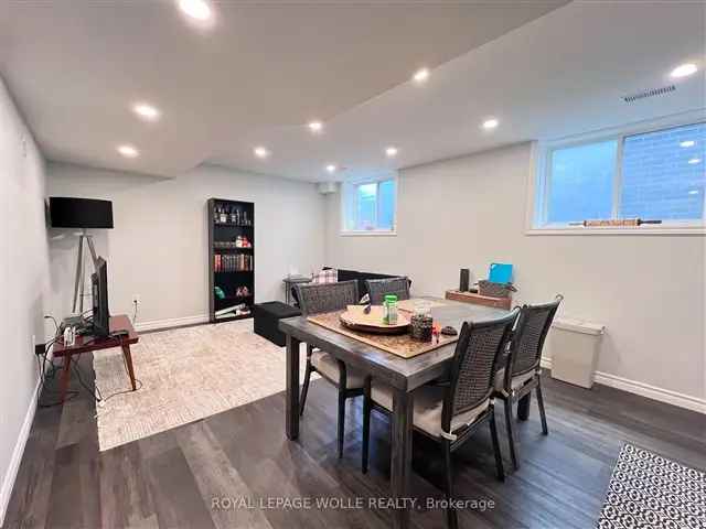 Luxury 1 Bed + Den in Waterloo East Near Parks and Highway 85