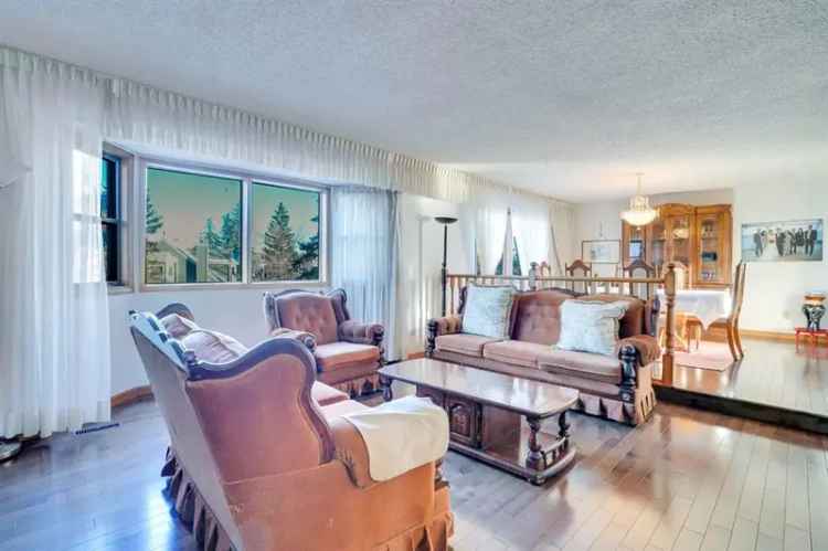 House For Sale in Calgary, Alberta