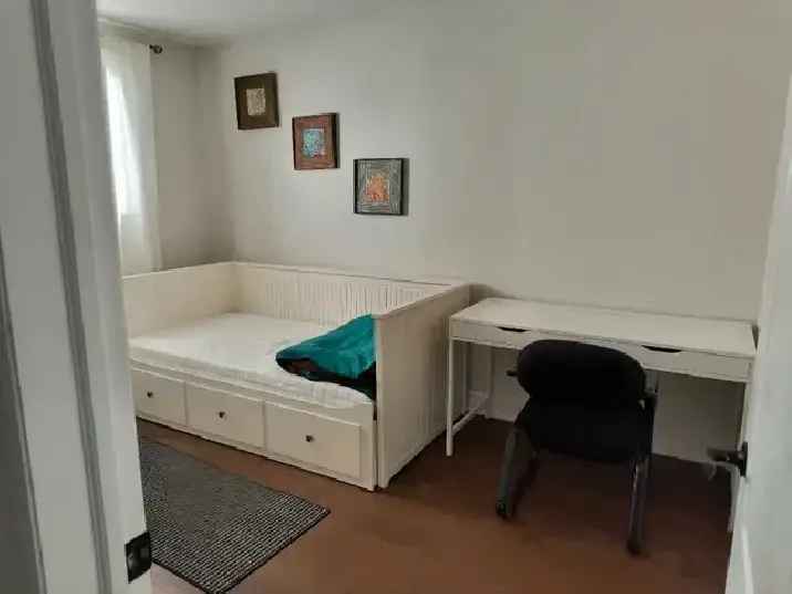Furnished Private Room for Rent in Thornhill