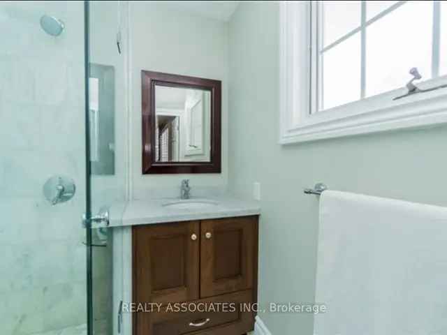 House For Sale in Mississauga, Ontario