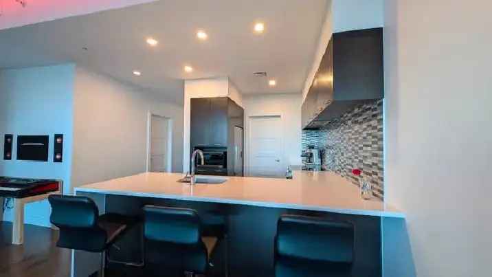 Île des Sœurs Condo: 1-Bedroom Evolo 1 Water View