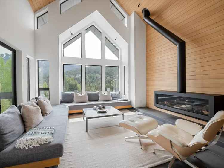 A $3,595,000.00 Apartment/Condo with 4 bedrooms in Blueberry Hill, Whistler