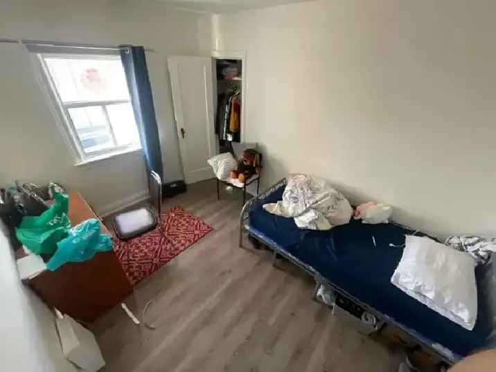 Room for Rent in Chinatown Downtown with Female Roommates