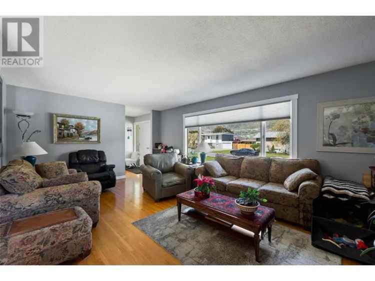 1941 Cardinal Drive Valleyview Family Home Detached Garage Suited Basement