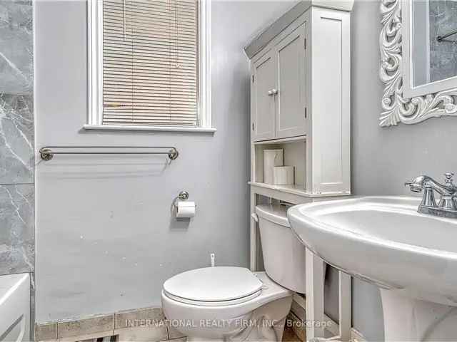 7 Bedroom 3 Bathroom Home Near Mohawk College