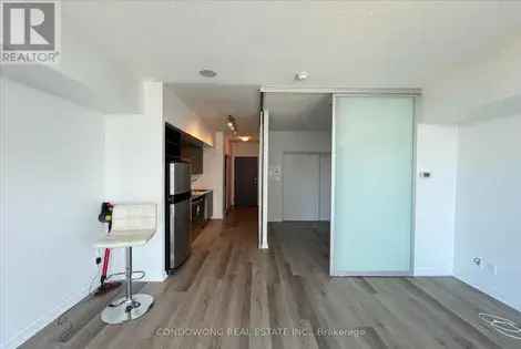 1 room apartment of 290 m² in Toronto