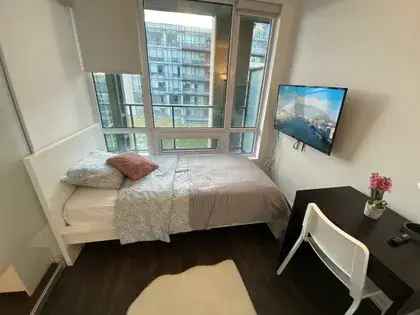 86m² 3 Bedroom Toronto Apartment for Groups