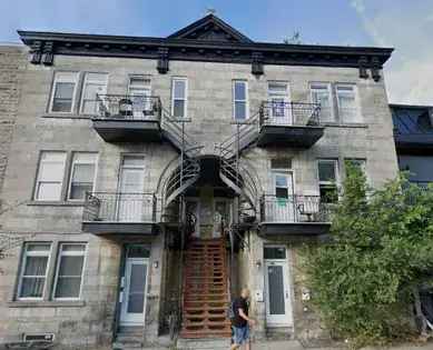 1 room apartment of 53 m² in Montreal