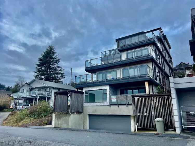 A $1,100,000.00 Apartment/Condo with 3 bedrooms in Gibsons & Area, Sunshine Coast