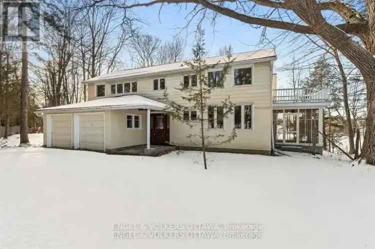 Luxury Waterfront Home on Rideau River