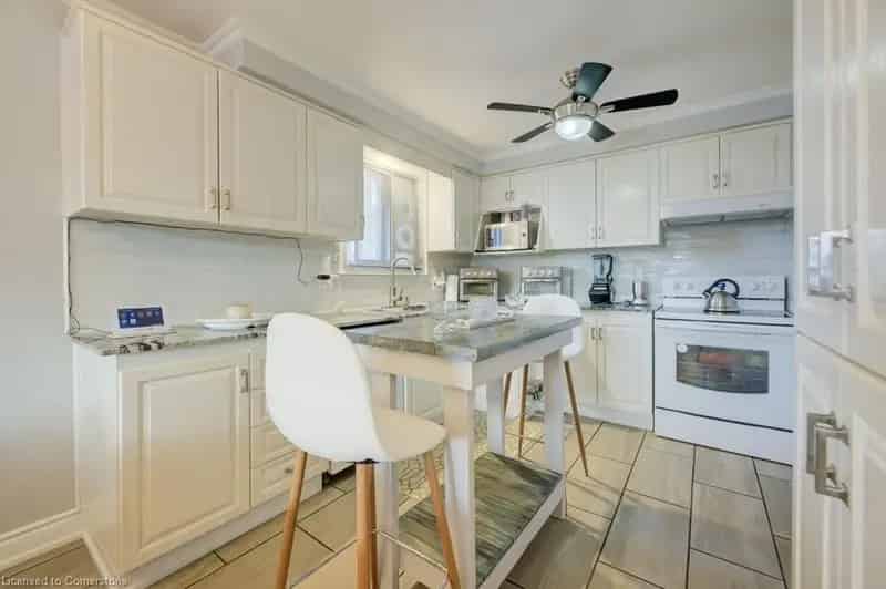 Immaculate 3 1 Bed Home with In Law Suite Updated Kitchen Baths