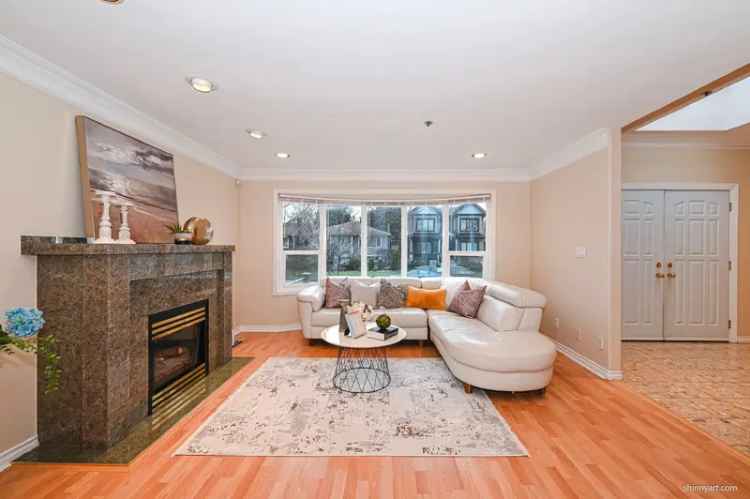 South Vancouver Family Home 3 Beds 2 Baths Suite