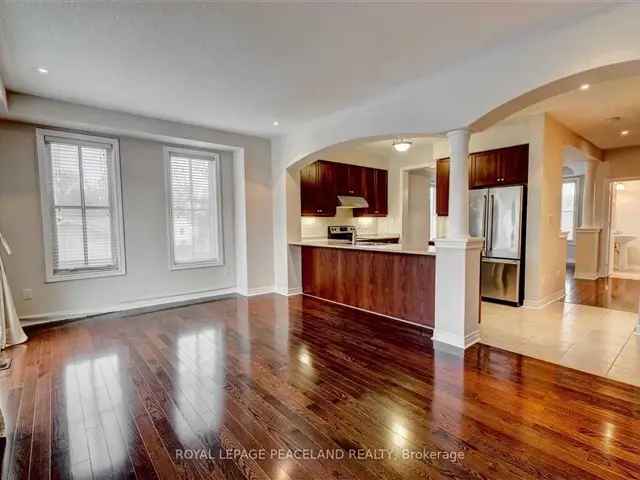 Luxury Markham Townhome Near Hwy 404 and Richmond Green HS