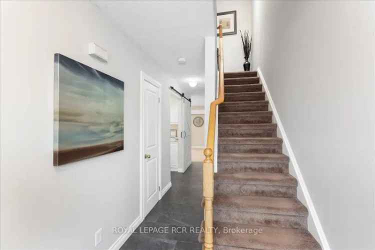 3 Bedroom Townhome Near Highway 404