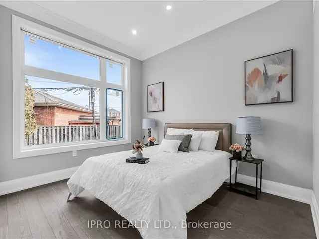 House For Sale in Toronto, Ontario