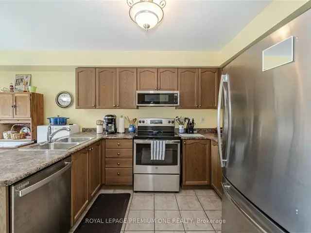 Oakville Townhouse 3 Bedroom Family Home