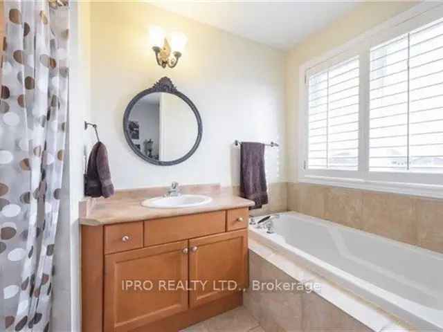 Executive Markay Freehold Townhouse Near Schools