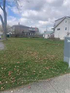 3-Unit Buildable Corner Lot R2 Zoning