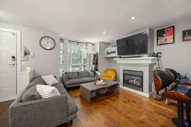 Lynn Valley 3-Bed Townhome - Spacious, Charming, and Convenient