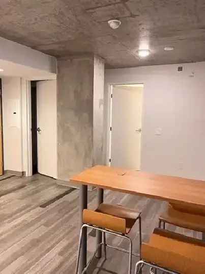 Rent Luxury Condo Room in Downtown Toronto Near UofT