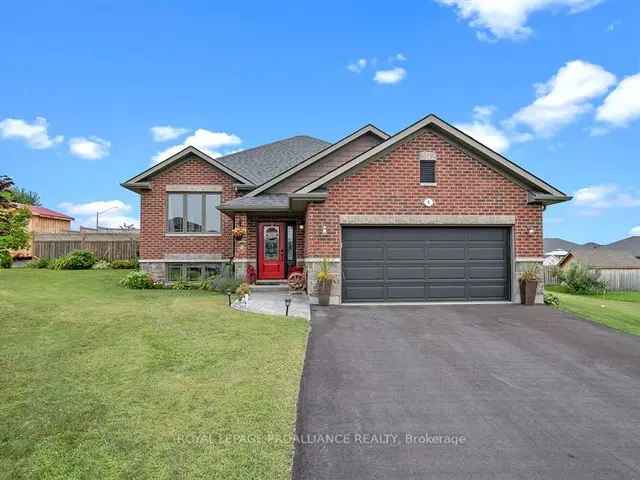 Family Home in Expanding Community near Beach and 401