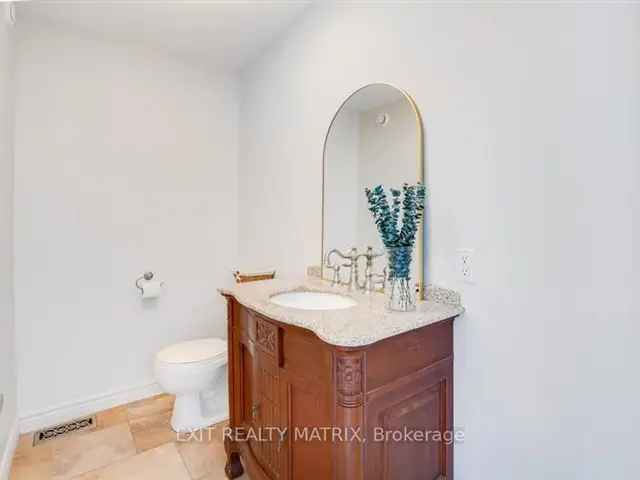 Luxury L'orignal Home: 3+1 Beds, 3.5 Baths, Inground Pool