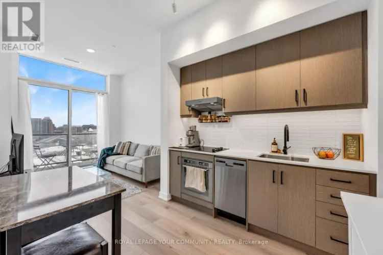 Luxury 1-Bedroom+Den Condo in Toronto King Street West