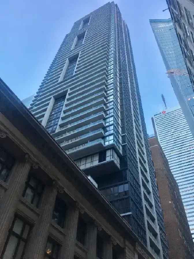 1 BR Condo in Toronto Financial District Luxurious Amenities Panoramic Views