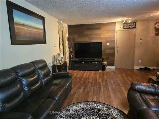 Spacious 3 Bed 2 Bath Condo Near Mississauga Etobicoke Border