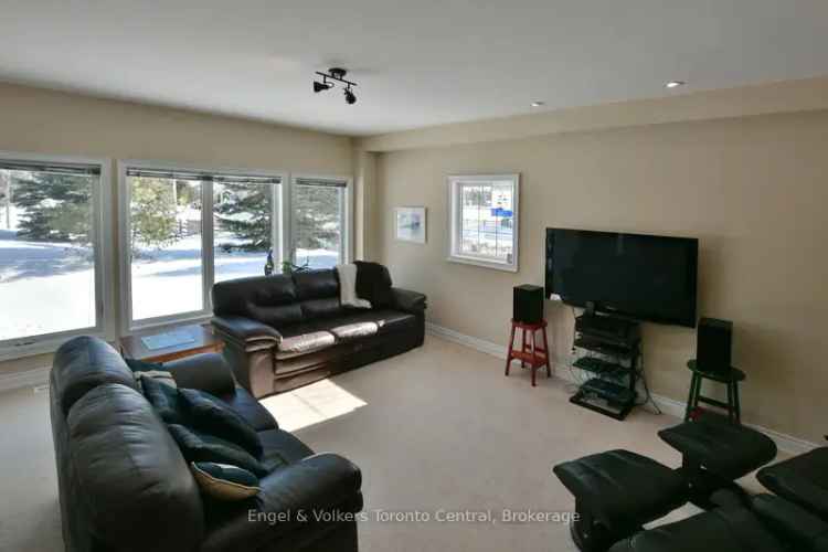 Thornbury Executive Townhome 2400 sq ft 3 Beds