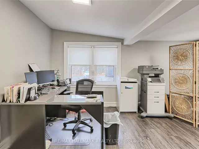 House For Sale in Aurora, Ontario