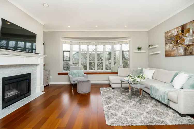 Lower Lonsdale Townhouse for Sale - Vista Pointe
