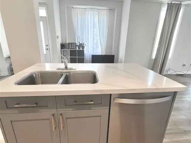 Spacious Newly Built End Unit in Downtown Brampton