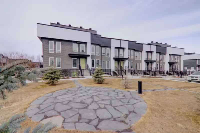 House For Sale , 402, Collegiate Boulevard NW, Calgary, Alberta