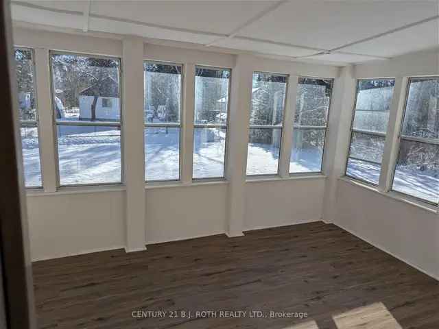 Lake Simcoe Bungalow - Renovated 2+2 Bedroom Home