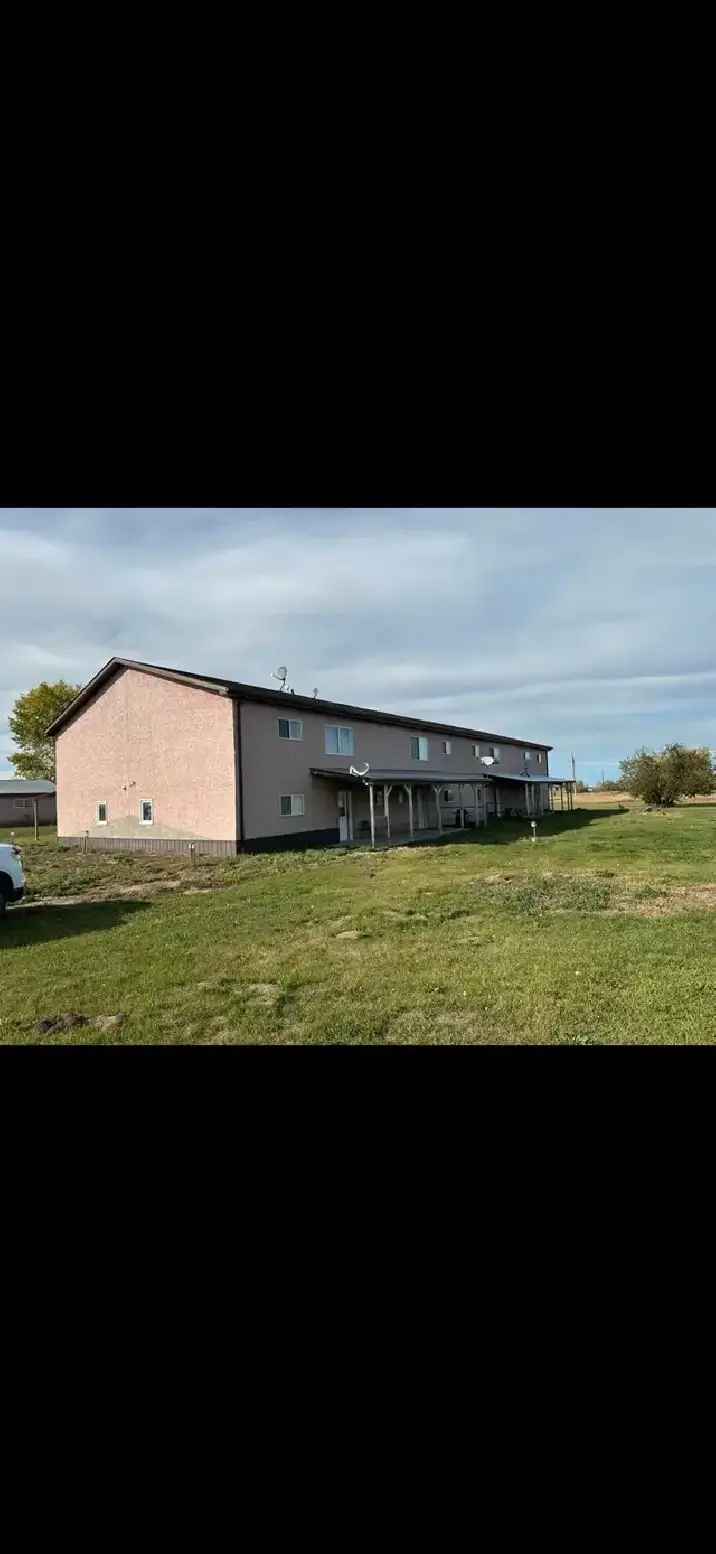 Rent Affordable Acreage Apartment in Hardisty Alberta with 2 Beds and 1 Bath