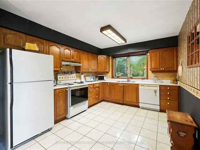 3-Bedroom Home in Lefroy with Lake Simcoe Access